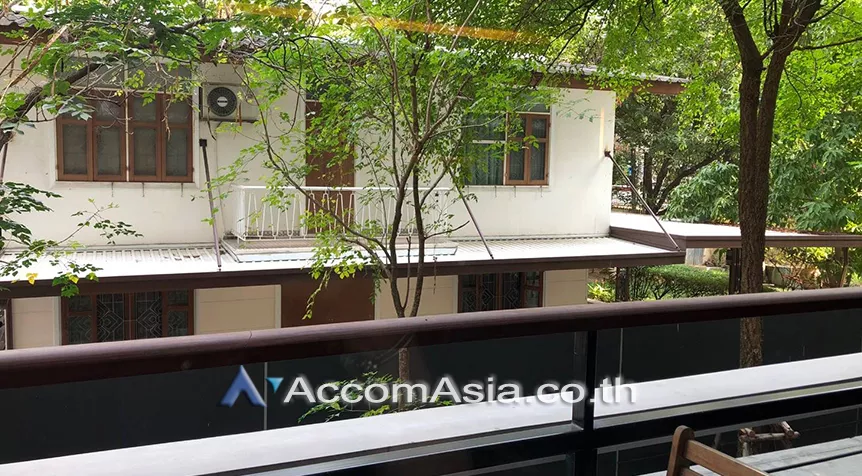  1 Bedroom  Condominium For Rent in Sukhumvit, Bangkok  near BTS Ekkamai (AA25794)