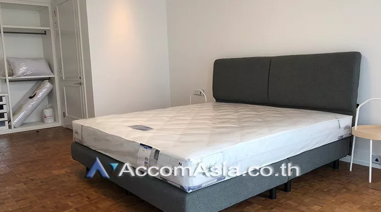  3 Bedrooms  Condominium For Rent in Silom, Bangkok  near BTS Chong Nonsi (AA25800)