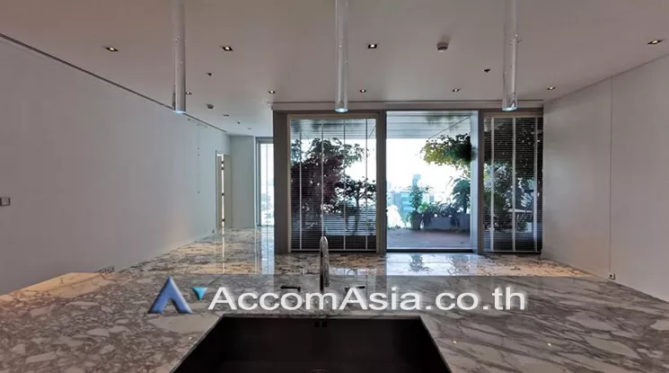  3 Bedrooms  Condominium For Rent in Silom, Bangkok  near BTS Chong Nonsi (AA25801)