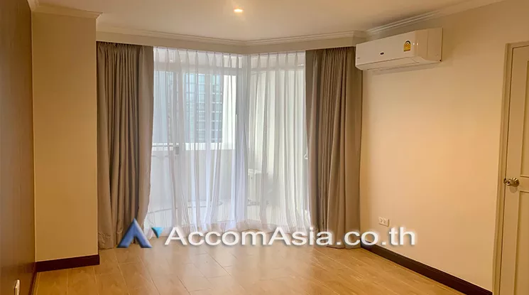 Big Balcony |  3 Bedrooms  Condominium For Rent in Sukhumvit, Bangkok  near BTS Nana (AA25818)