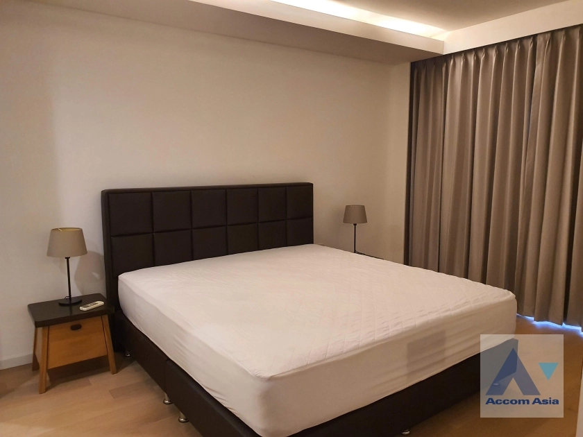  1 Bedroom  Condominium For Rent in Sukhumvit, Bangkok  near BTS Ekkamai (AA25882)