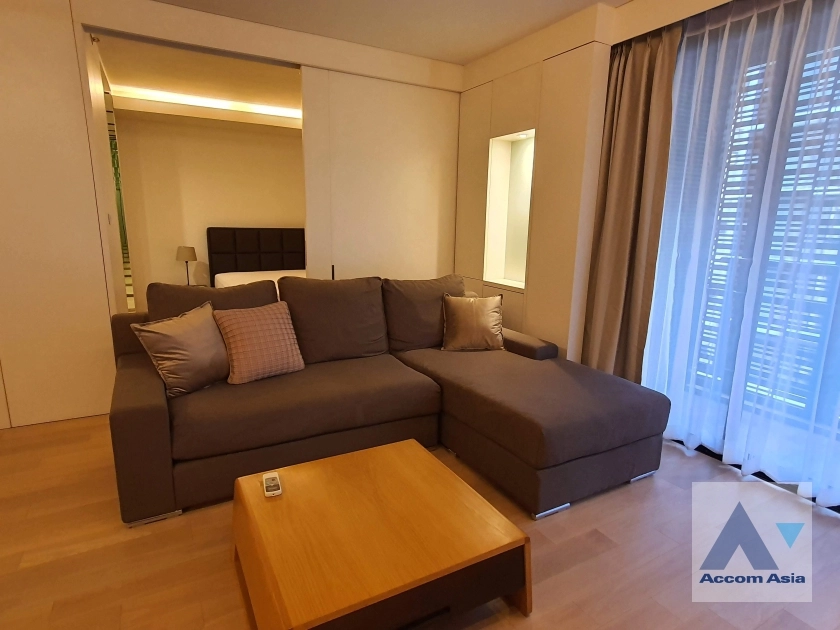  1 Bedroom  Condominium For Rent in Sukhumvit, Bangkok  near BTS Ekkamai (AA25882)