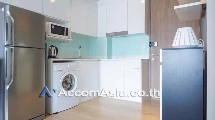  1 Bedroom  Condominium For Sale in Sukhumvit, Bangkok  near BTS Phrom Phong (AA25883)