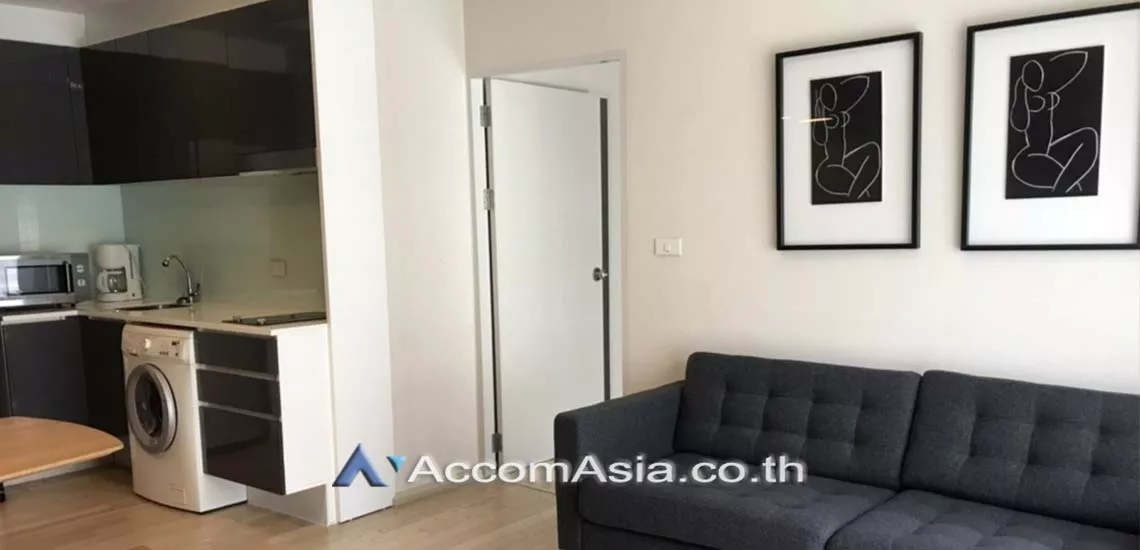  1 Bedroom  Condominium For Sale in Sukhumvit, Bangkok  near BTS Thong Lo (AA25925)