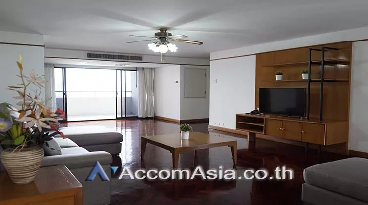  3 Bedrooms  Apartment For Rent in Sukhumvit, Bangkok  near BTS Nana (AA25932)