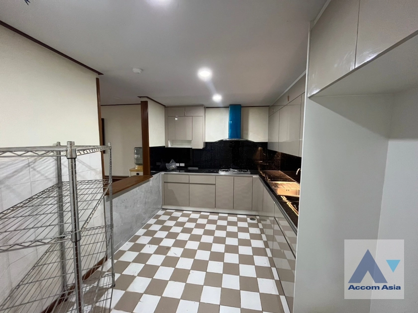  3 Bedrooms  Condominium For Rent & Sale in Sukhumvit, Bangkok  near BTS Asok - MRT Sukhumvit (AA25944)