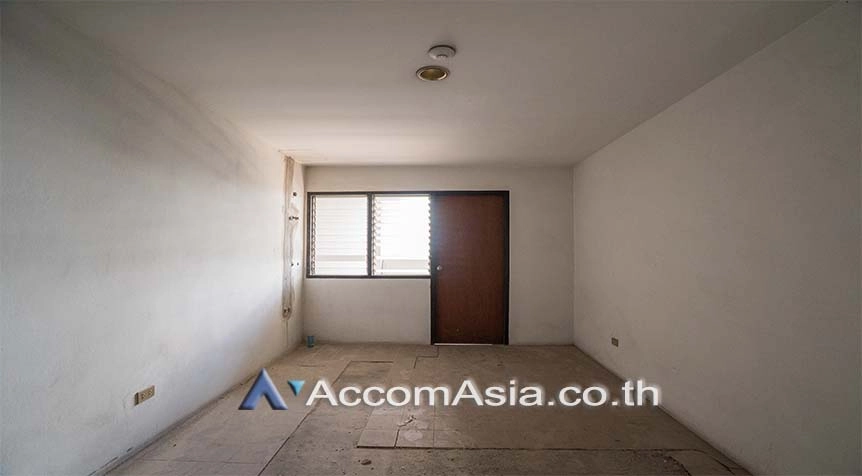 Pet friendly |  3 Bedrooms  Condominium For Sale in Sukhumvit, Bangkok  near BTS Phrom Phong (AA25956)