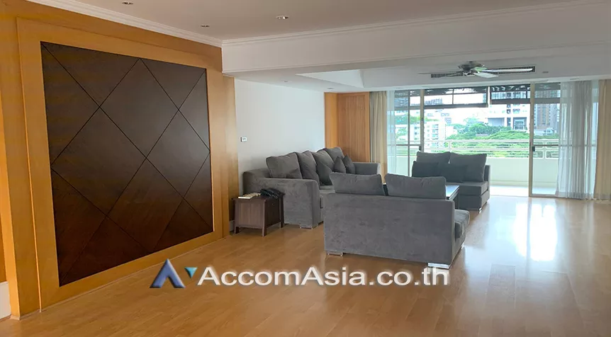  3 Bedrooms  Apartment For Rent in Sukhumvit, Bangkok  near BTS Phrom Phong (AA26026)