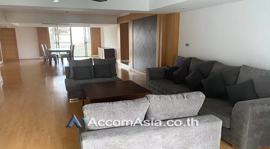  3 Bedrooms  Apartment For Rent in Sukhumvit, Bangkok  near BTS Phrom Phong (AA26026)