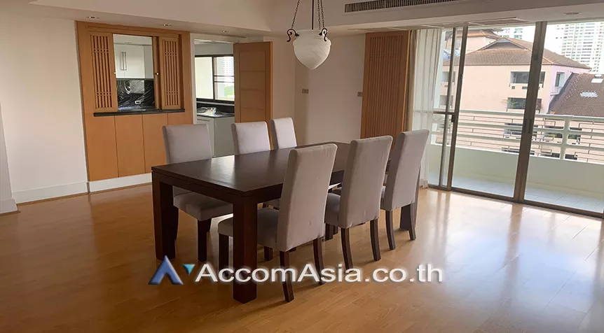  3 Bedrooms  Apartment For Rent in Sukhumvit, Bangkok  near BTS Phrom Phong (AA26026)