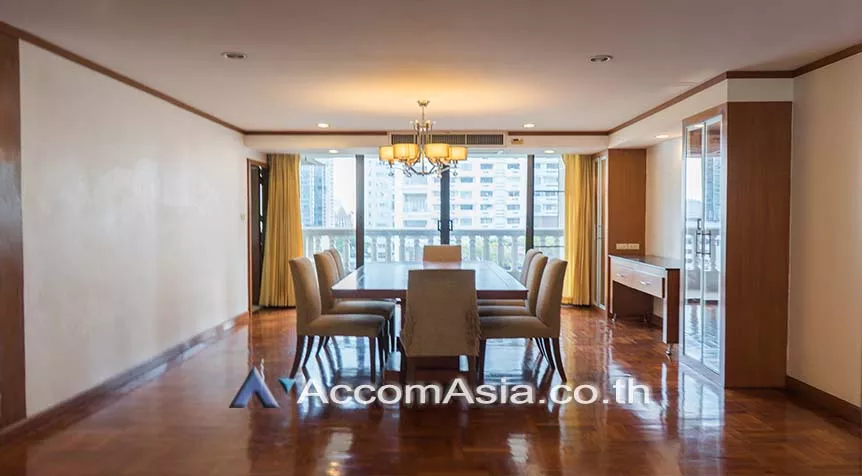 Pet friendly |  4 Bedrooms  Apartment For Rent in Sukhumvit, Bangkok  near BTS Phrom Phong (AA26028)