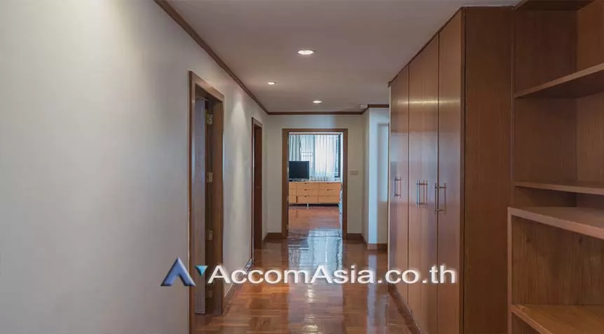 Pet friendly |  4 Bedrooms  Apartment For Rent in Sukhumvit, Bangkok  near BTS Phrom Phong (AA26028)