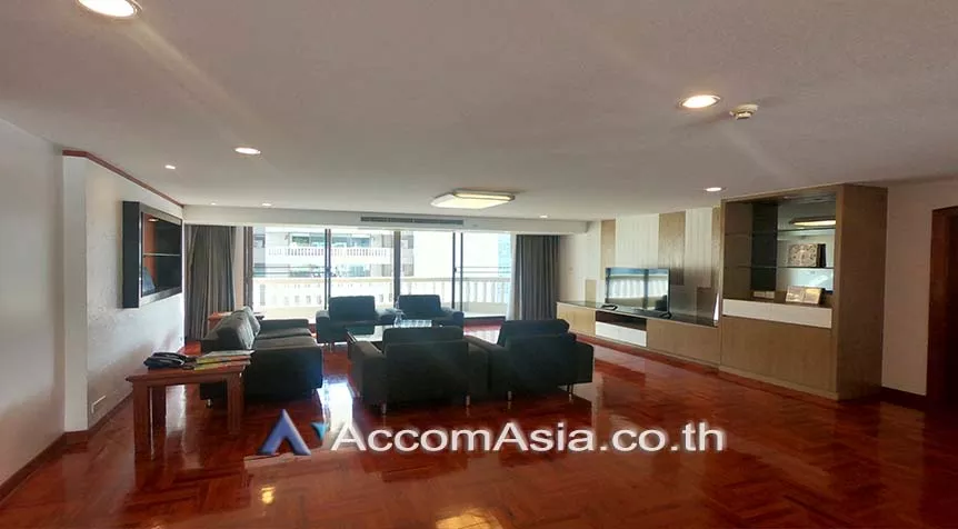  3 Bedrooms  Apartment For Rent in Sukhumvit, Bangkok  near BTS Phrom Phong (AA26029)