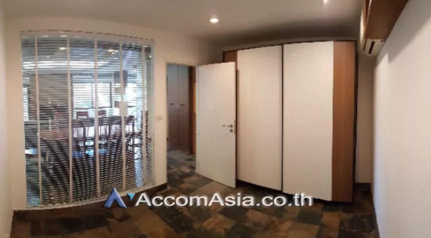  2 Bedrooms  Condominium For Rent in Ploenchit, Bangkok  near BTS Ploenchit (AA26030)