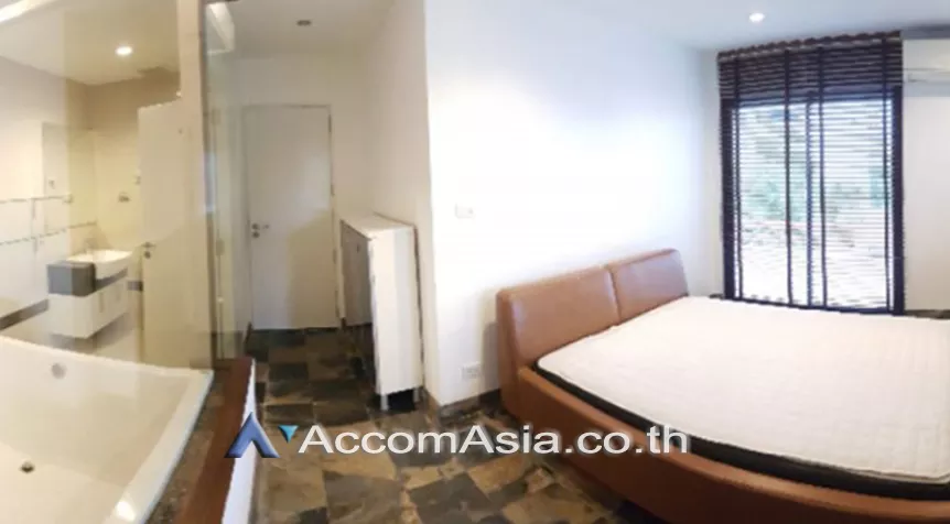  2 Bedrooms  Condominium For Rent in Ploenchit, Bangkok  near BTS Ploenchit (AA26030)