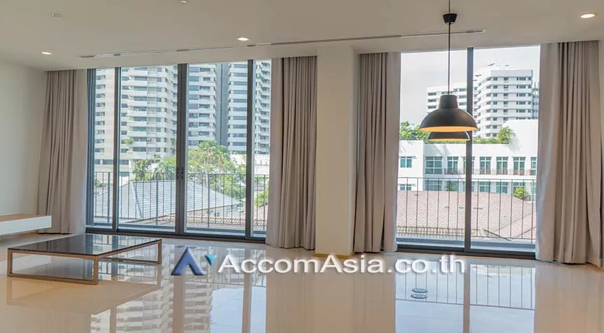  3 Bedrooms  Apartment For Rent in Sukhumvit, Bangkok  near BTS Phrom Phong (AA26045)