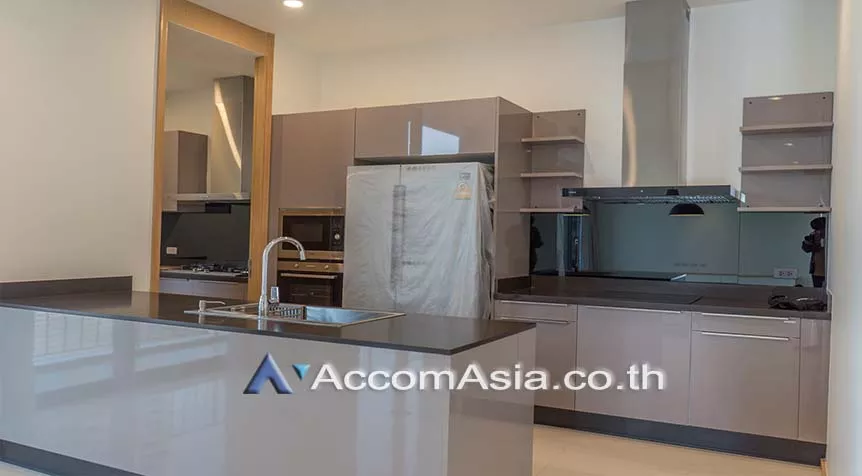  3 Bedrooms  Apartment For Rent in Sukhumvit, Bangkok  near BTS Phrom Phong (AA26045)