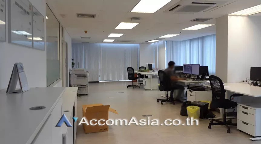  Office space For Rent in Sukhumvit, Bangkok  near BTS Ekkamai (AA26063)