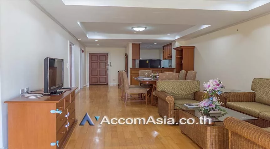  3 Bedrooms  Apartment For Rent in Sukhumvit, Bangkok  near BTS Phrom Phong (AA26088)