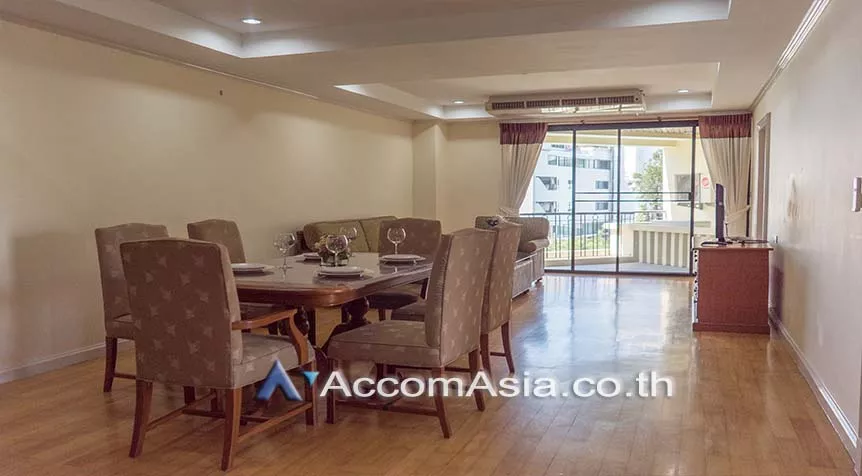  3 Bedrooms  Apartment For Rent in Sukhumvit, Bangkok  near BTS Phrom Phong (AA26088)