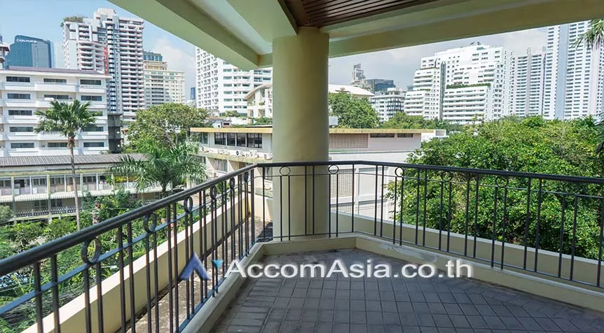  3 Bedrooms  Apartment For Rent in Sukhumvit, Bangkok  near BTS Phrom Phong (AA26088)