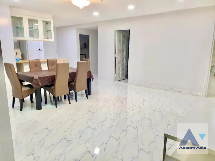 Pet friendly |  2 Bedrooms  Condominium For Rent in Sukhumvit, Bangkok  near BTS Ekkamai (AA26122)