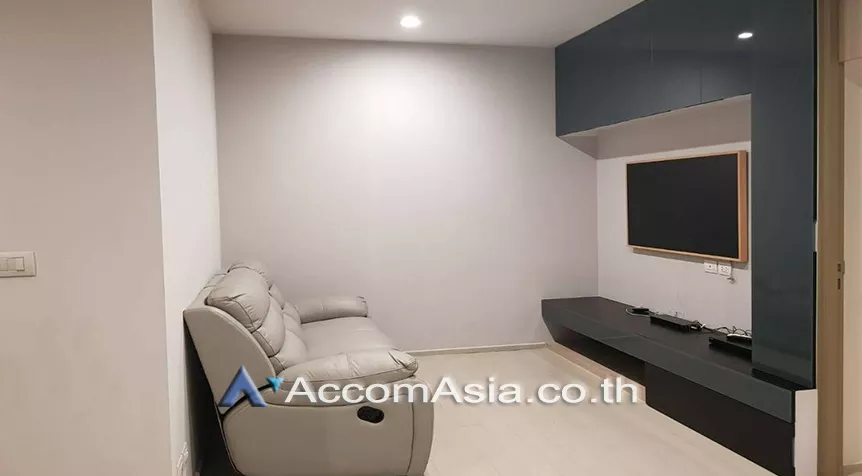  2 Bedrooms  Condominium For Rent in Ploenchit, Bangkok  near BTS Ploenchit (AA26131)