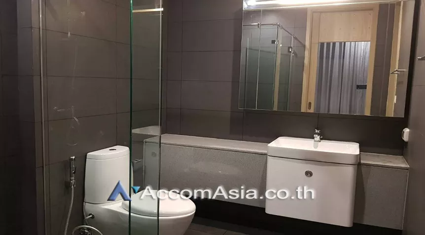  2 Bedrooms  Condominium For Rent in Ploenchit, Bangkok  near BTS Ploenchit (AA26131)