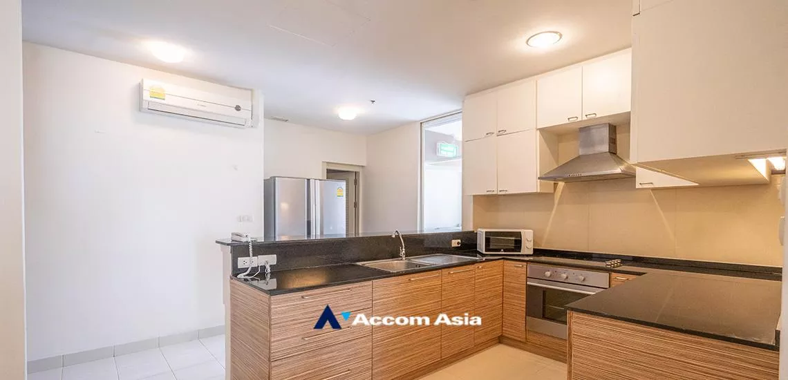 Pet friendly |  3 Bedrooms  Apartment For Rent in Sukhumvit, Bangkok  near BTS Phrom Phong (AA26151)