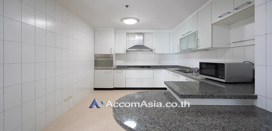 Pet friendly |  3 Bedrooms  Apartment For Rent in Sukhumvit, Bangkok  near BTS Phrom Phong (AA26159)