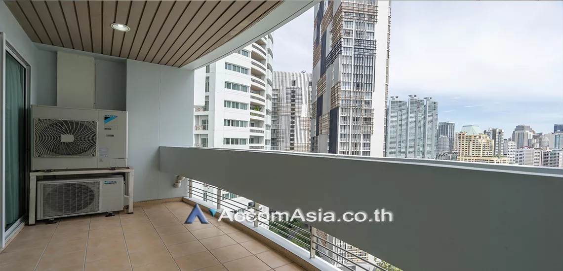 Pet friendly |  3 Bedrooms  Apartment For Rent in Sukhumvit, Bangkok  near BTS Phrom Phong (AA26159)