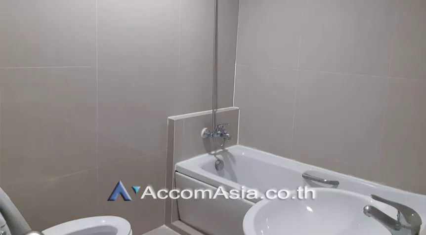  2 Bedrooms  Condominium For Rent in Sukhumvit, Bangkok  near BTS Phrom Phong (AA26189)