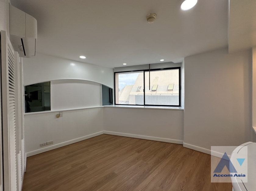 Pet friendly |  3 Bedrooms  Condominium For Rent in Sukhumvit, Bangkok  near BTS Phrom Phong (AA26197)