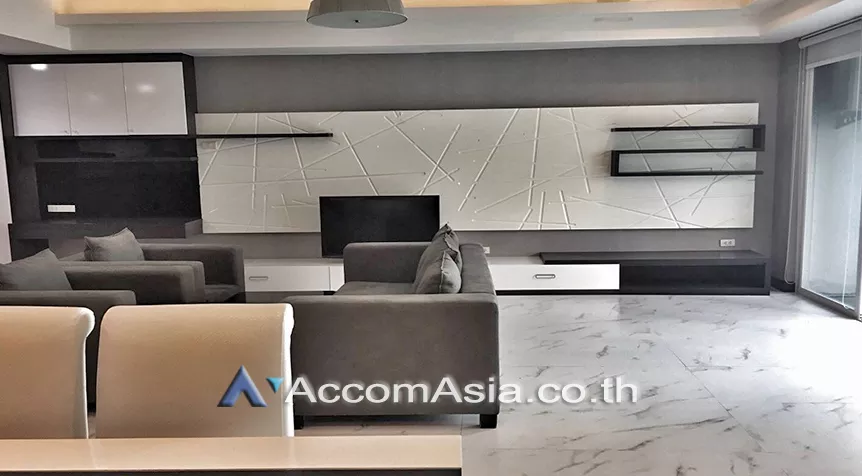  3 Bedrooms  Condominium For Rent in Sukhumvit, Bangkok  near BTS Phrom Phong (AA26208)