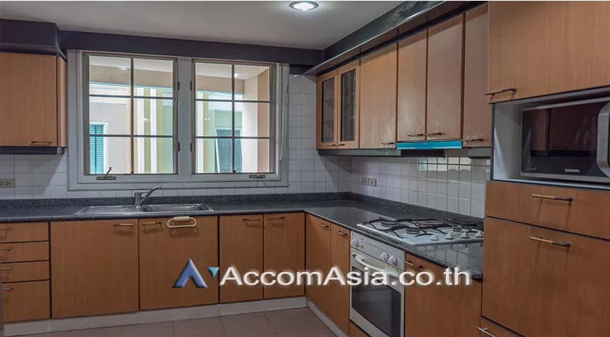 Pet friendly |  3 Bedrooms  Condominium For Rent in Sukhumvit, Bangkok  near BTS Phrom Phong (AA26242)