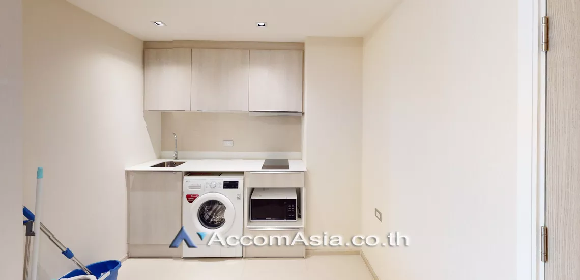  1 Bedroom  Condominium For Sale in Sukhumvit, Bangkok  near BTS Thong Lo (AA26256)