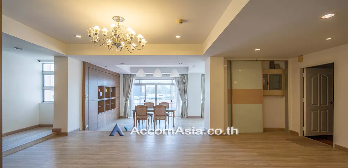  3 Bedrooms  Condominium For Rent in Sukhumvit, Bangkok  near BTS Nana (24079)