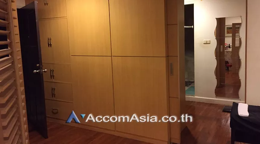  1 Bedroom  Condominium For Sale in Ploenchit, Bangkok  near BTS Ploenchit (AA26298)