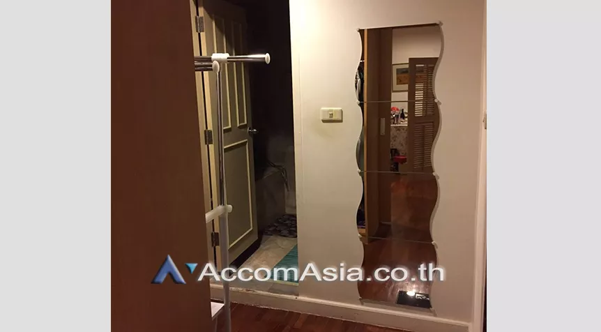  1 Bedroom  Condominium For Sale in Ploenchit, Bangkok  near BTS Ploenchit (AA26298)