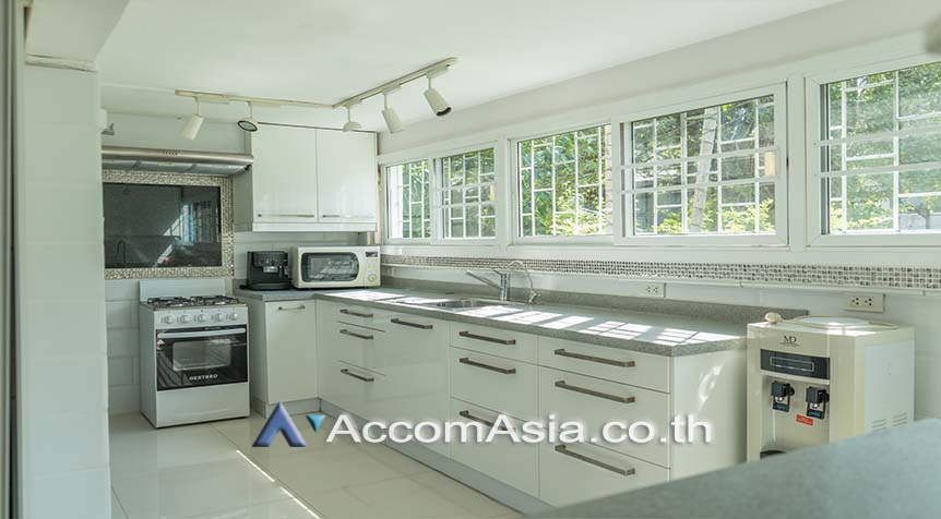  2 Bedrooms  Townhouse For Rent & Sale in Sathorn, Bangkok  near BTS Chong Nonsi - MRT Lumphini (AA26336)