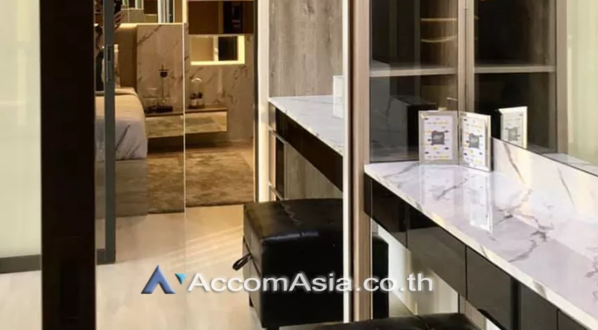  1 Bedroom  Condominium For Rent in Ploenchit, Bangkok  near BTS Ploenchit (AA26422)