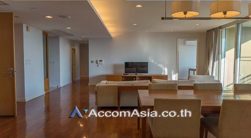 Big Balcony |  3 Bedrooms  Apartment For Rent in Sukhumvit, Bangkok  near BTS Phrom Phong (AA26428)