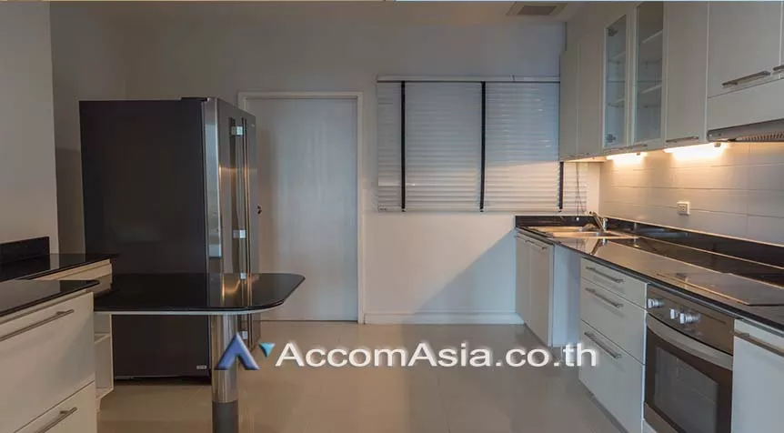 Big Balcony |  3 Bedrooms  Apartment For Rent in Sukhumvit, Bangkok  near BTS Phrom Phong (AA26428)