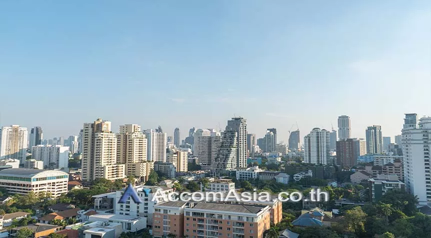 Big Balcony |  3 Bedrooms  Apartment For Rent in Sukhumvit, Bangkok  near BTS Phrom Phong (AA26429)