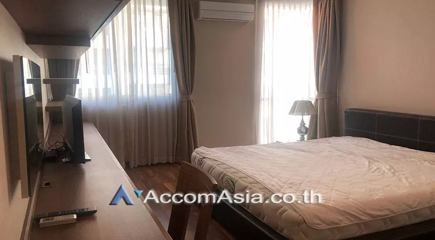  2 Bedrooms  Condominium For Rent in Ploenchit, Bangkok  near BTS Ratchadamri (AA26448)