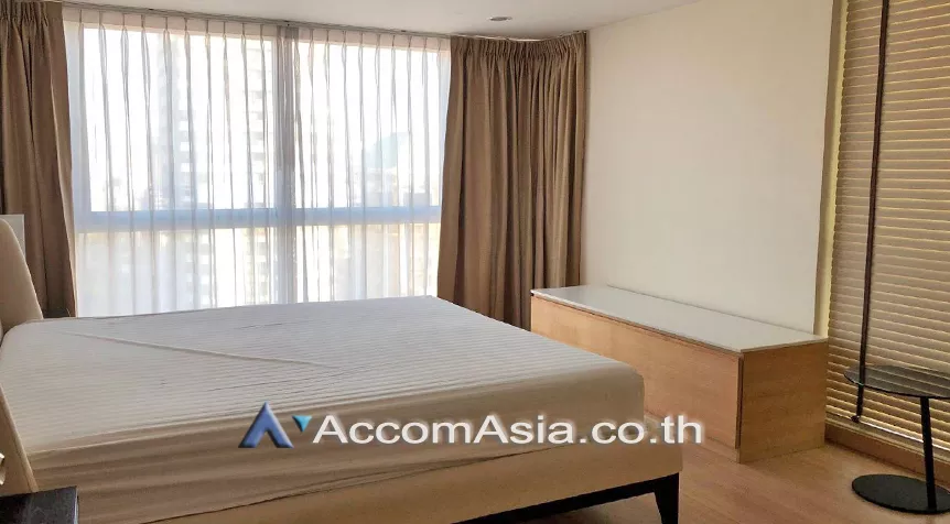  2 Bedrooms  Condominium For Rent in Ploenchit, Bangkok  near BTS Ratchadamri (AA26451)