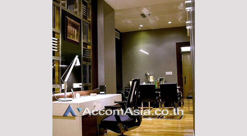  2 Bedrooms  Condominium For Sale in Sukhumvit, Bangkok  near BTS Asok - MRT Sukhumvit (AA26475)