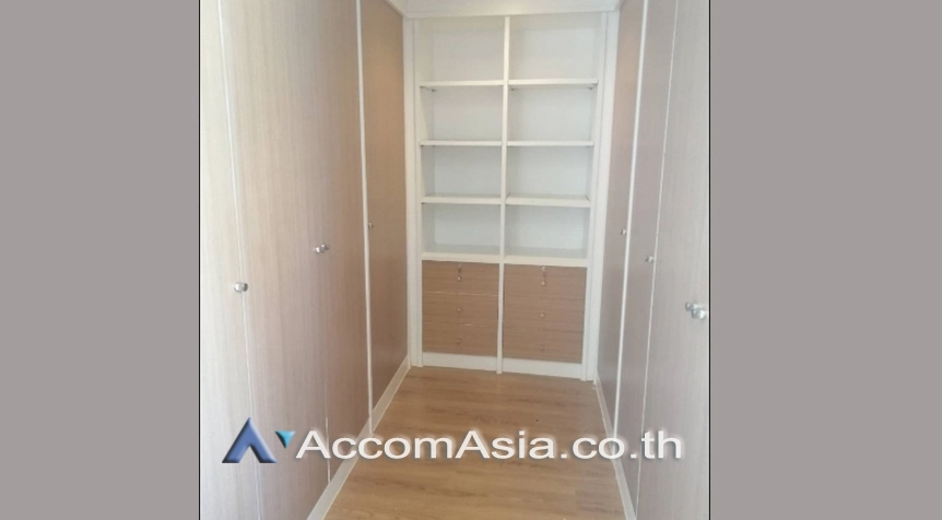 10  3 br Apartment For Rent in Ploenchit ,Bangkok BTS Ratchadamri at High rise and Peaceful AA26481