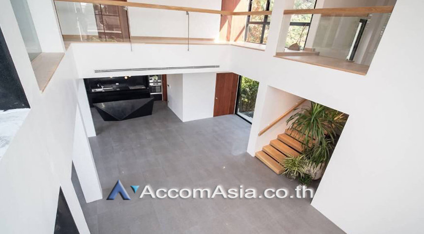 5  5 br House for rent and sale in sukhumvit ,Bangkok BTS Phra khanong AA26511