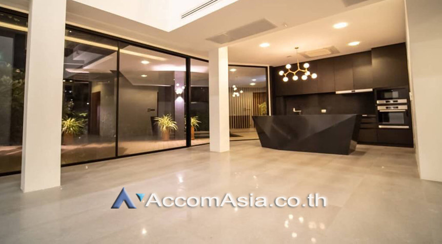 6  5 br House for rent and sale in sukhumvit ,Bangkok BTS Phra khanong AA26511